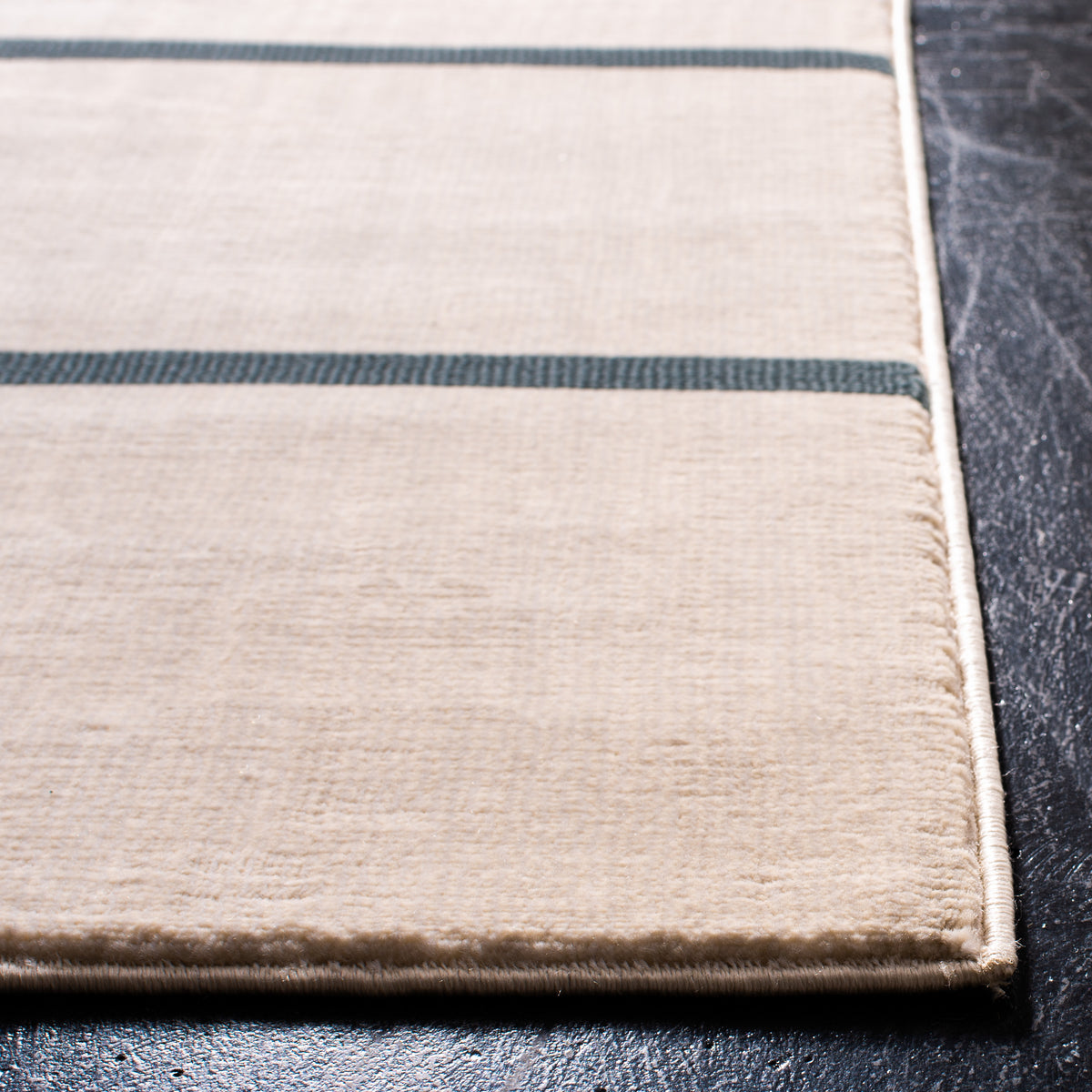 Variant gallery image 4