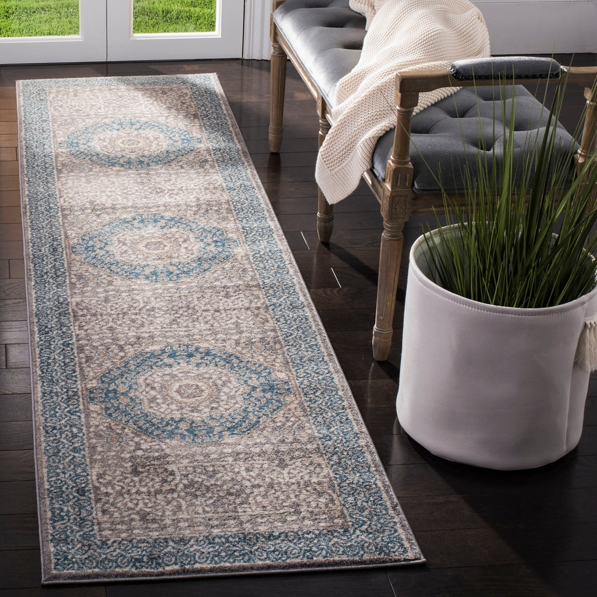 Sofia  Rug Collection - SOF365A - SAFAVIEH